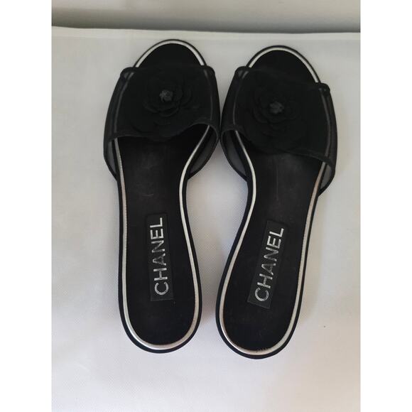 CHANEL Black Mesh Camellia Flower Open Toe Flat Sandals 39.5 sz - Picture 11 of 15